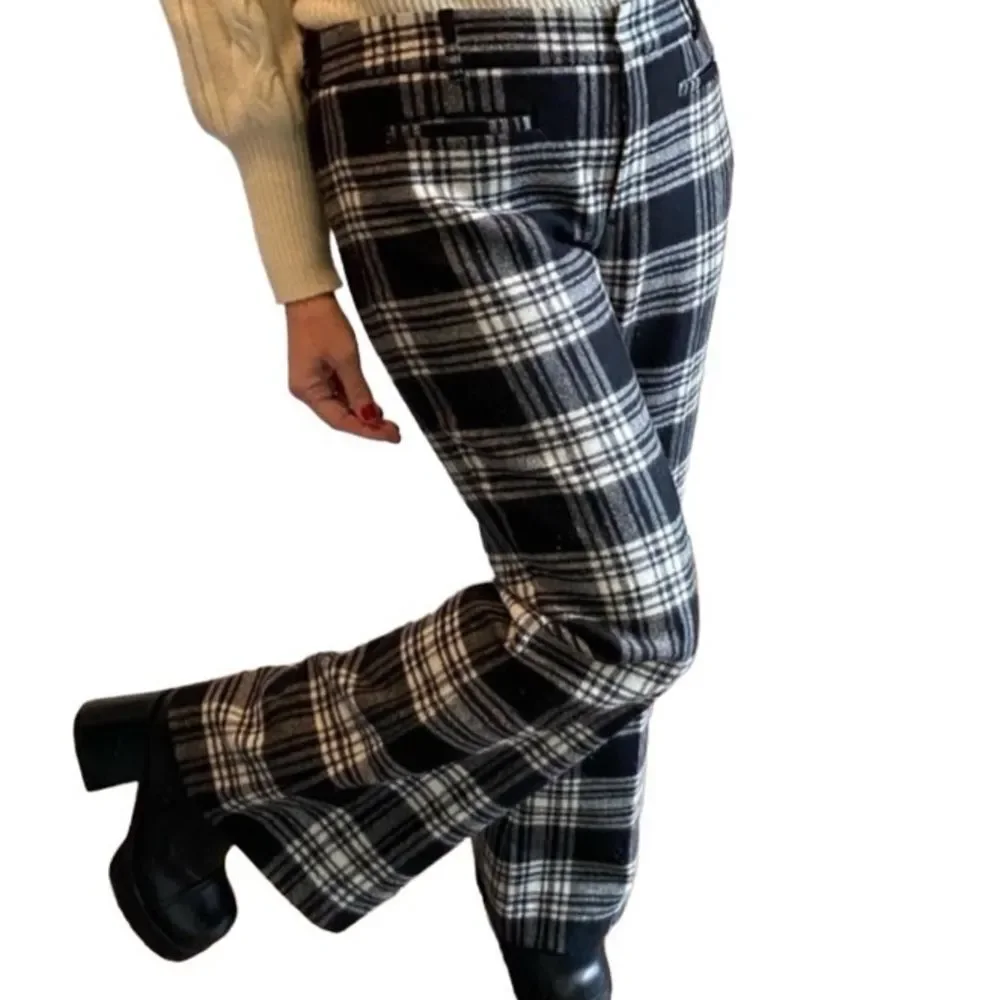 L.L. Bean black and cream plaid 100% Wool flare signature trousers size 10 - Picture 2 of 12